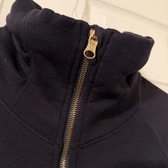 Lululemon fleece out jacket size 8 - Picture 8 of 8